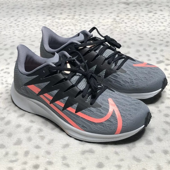 nike zoom walking shoes